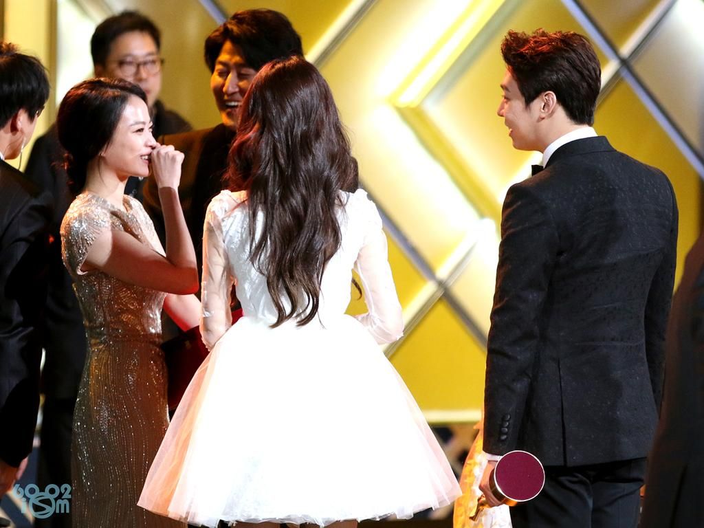 HQ PICS + GIFS] 141217 Park Yoo...